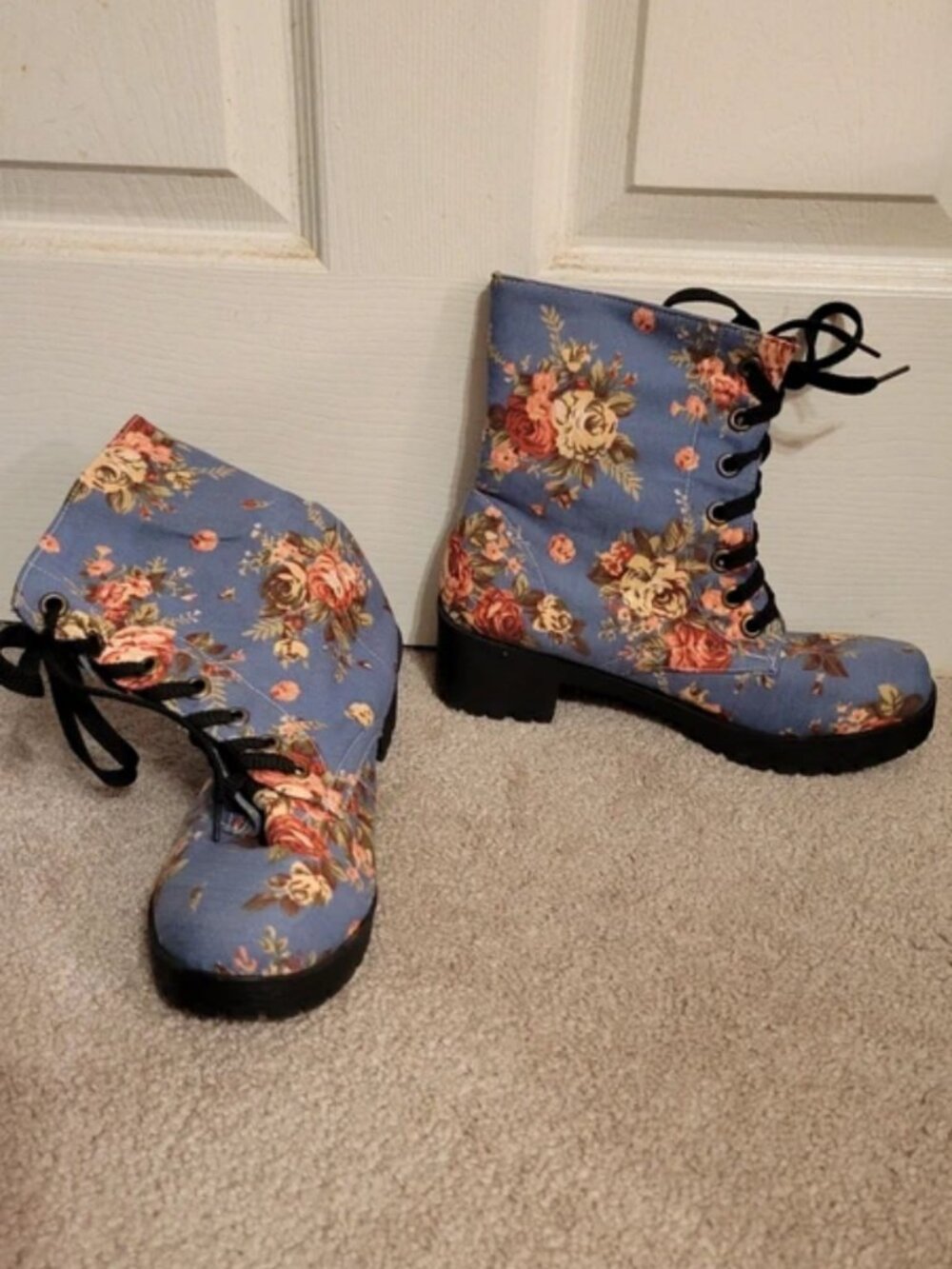 Cute Blue Floral Boots, size 7.5